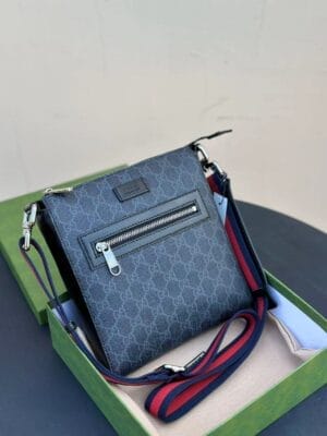 Kleine blaue Messenger-Tasche