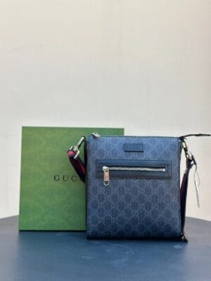 Kleine blaue Messenger-Tasche