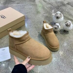 Classic Ultra Mini Boot