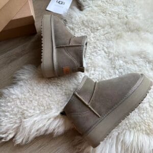 Classic Ultra Mini Boot