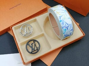 Monogramm-Ledergürtel mit Blumenmuster