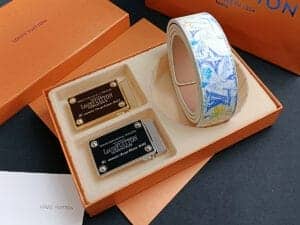 Monogramm-Ledergürtel mit Blumenmuster