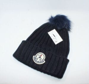 Ribbed knitted beanie