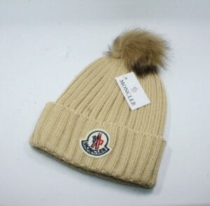 Ribbed knitted beanie