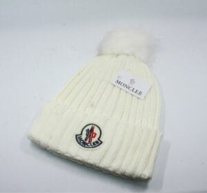 Ribbed knitted beanie