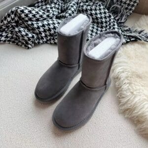 Women's brown snow boots