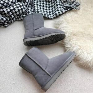 Women's brown snow boots