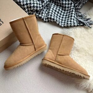 Women's brown snow boots