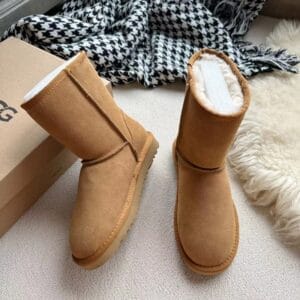 Women's brown snow boots