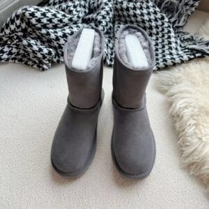 Women's brown snow boots