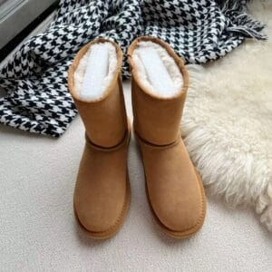 Women's brown snow boots