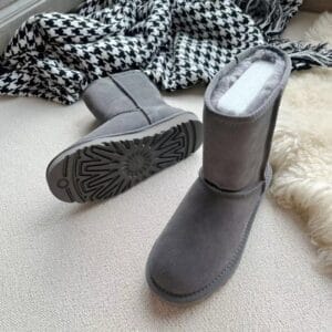 Women's brown snow boots