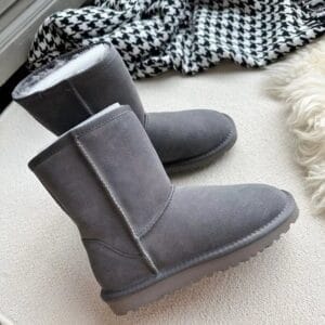 Women's brown snow boots