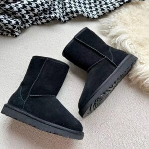 Women's brown snow boots