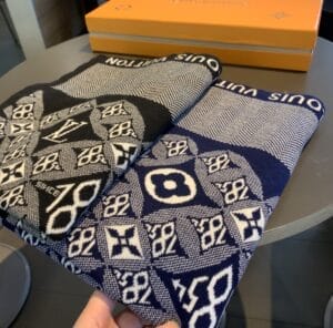 Women's Gray Wool Scarf