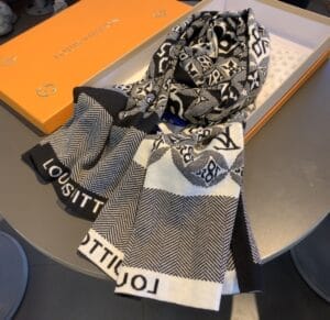 Women's Gray Wool Scarf